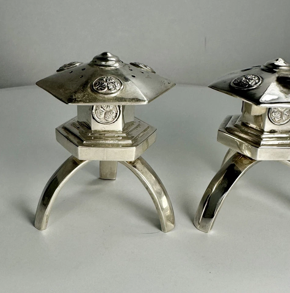 Linterna trípode japonesa de plata esterlina figurativa salero y pimentero agitador Foto 4 de 4