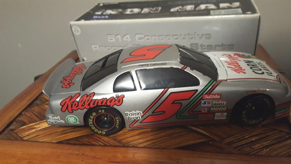 Coche bancario Chevy Monte Carlo Terry Labonte Kellogg's Corn Flakes 1996 vintage 1/24 Foto 2 de 4