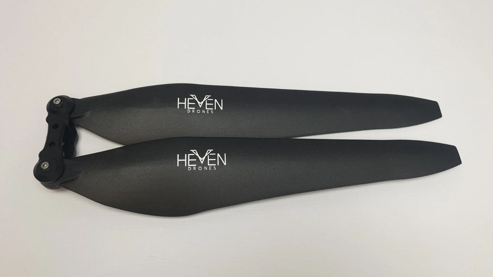 One HEVEN DRONES folding propeller with both blades folded together