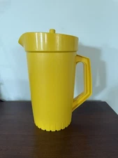 Vintage Classic Yellow Tupperware Pitcher w/lid USA 9.5”