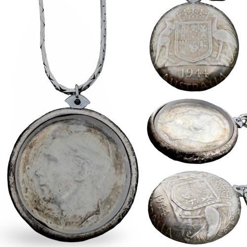 Vintage WWII ๐ค Australian Sterling TRENCH ART Sweetheart Coin Locket Necklace - Picture 2 of 23