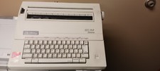 Smith Corona Vintage Electric Typewriter 250 DLE Model 5A w/ Cover **Read** thumbnail
