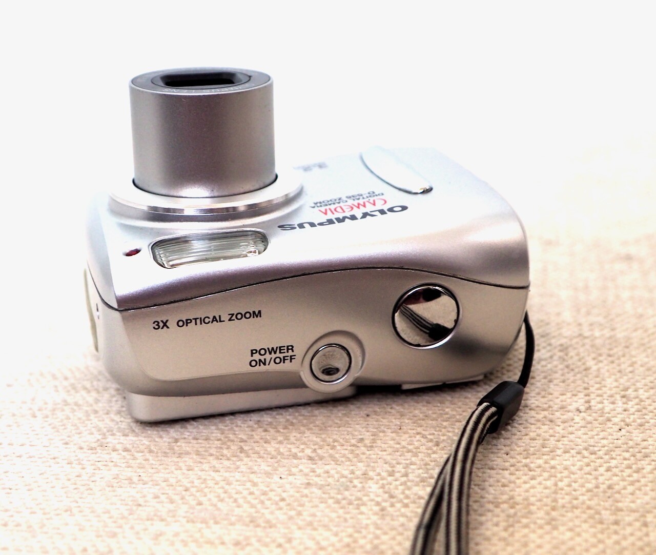 OLYMPUS CAMEDIA D535 Compact Digital Camera with memory card & case