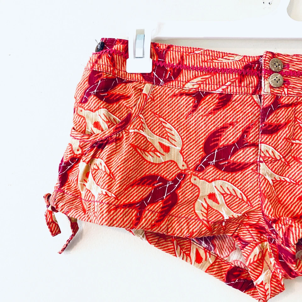 Pantalones Cortos Free People Cheeky Estampado Pájaro Gorrión Corbata Lateral Tiro Bajo Rosa Talla 2 Foto 4 de 4