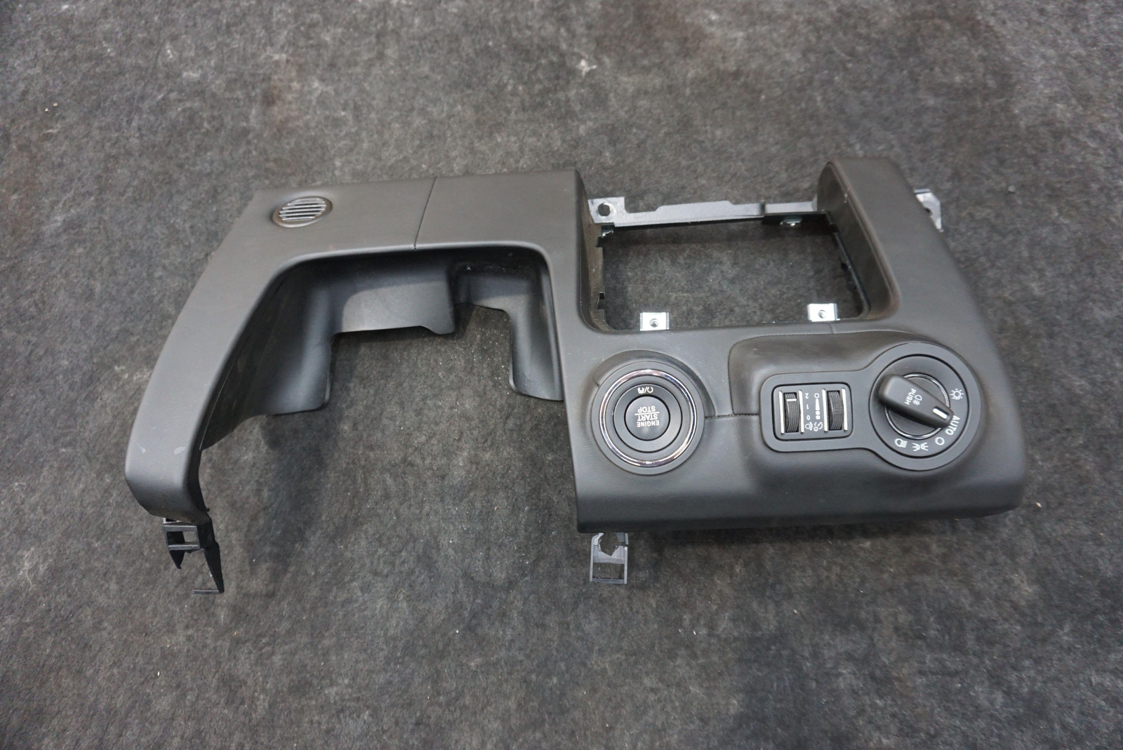 Front Left Driver Knee Bolster Panel 670025771 Maserati Ghibli M157 17-24 *Note