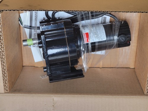 Dayton DC Gear Motor 4Z132D, 90/130 VDC, 1/20 HP, 51/70 rpm, 55 in-lbs, 35:1  - Picture 1 of 5