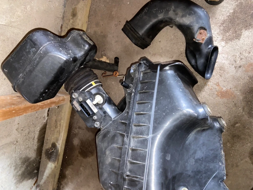 Toyota Camry 1998 carcasa filtro de aire Foto 2 de 3