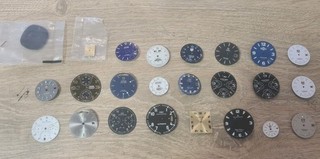 lot de 24 Cadrans de Montres Différentes Marques Watch Parts Horlogerie Lot 54
