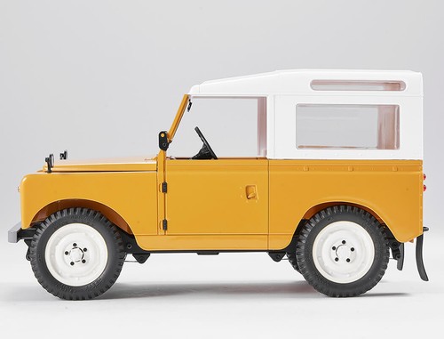 FMS 1:12 Land Rover Series II RTR Officially Licenced RC Model - Tan - Picture 11 of 12