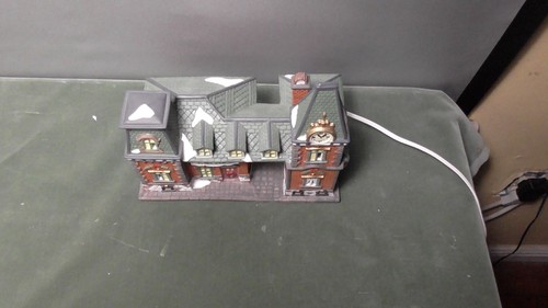 Vintage Dickens Porcelain Lighted House Train Station O'Well 1997 Works - Picture 8 of 16