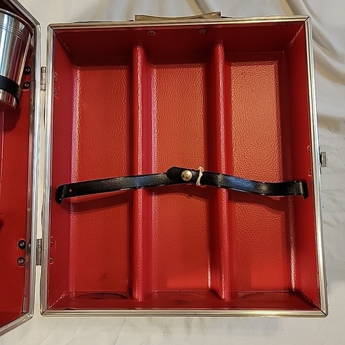 VINTAGE MID CENTURY REISE BARGESCHIRR COCKTAIL SET mit BAR WERKZEUG SCHLÜSSEL - Bild 2 von 12
