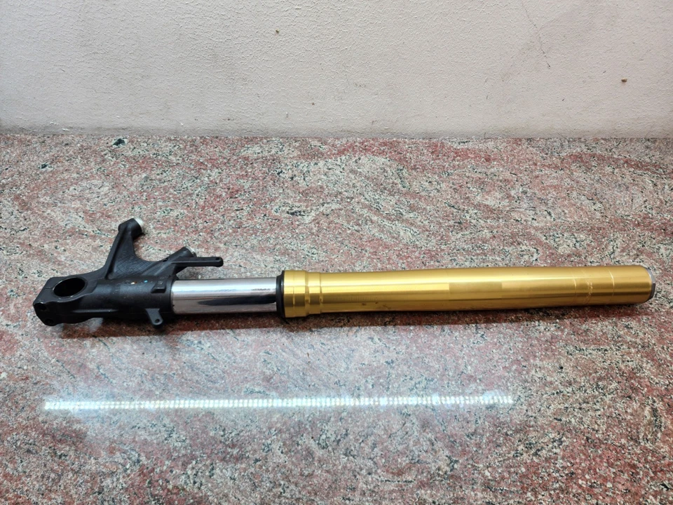 Amortiguador horquilla delantera izquierda Honda CBR1000RR 2017-2024 OEM 51500-MKF-D41 Foto 2 de 4