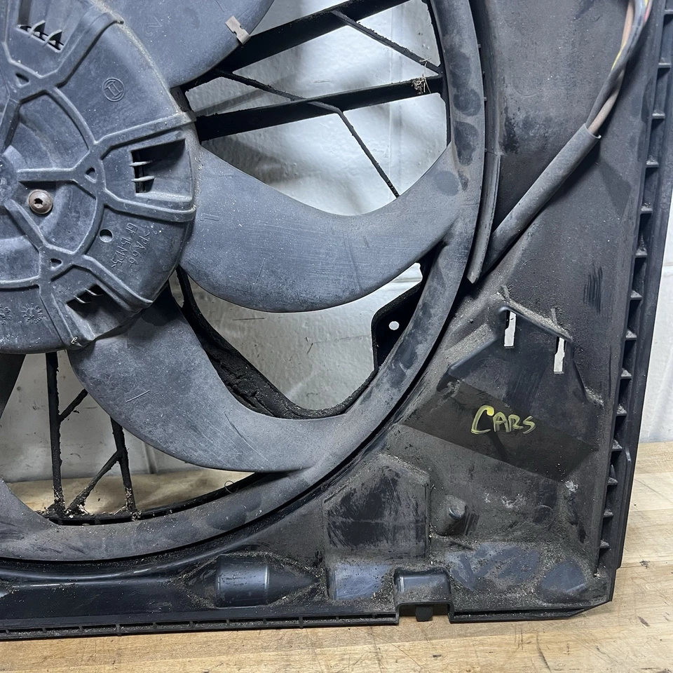 Motor de ventilador de refrigeração elétrico BMW 335i 2007-2013 e conjunto de cobertura fabricante de equipamento original - Imagem 3 de 4