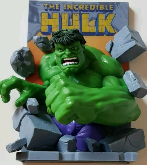 Incredible Hulk Lootcrate Exclusive 3D Comic Standee Incredible Hulk Lootcrate Exclusive 3D Comic Standee