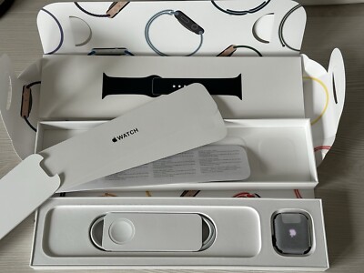Apple Watch SE 40mm Aluminium Space Gray in Originalvervackung mit Zubehör