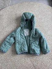 M&S Gr. 4-5 Jahre Unisex grün leichter ultraleichter Daunenparka Mantel mit Kapuze 