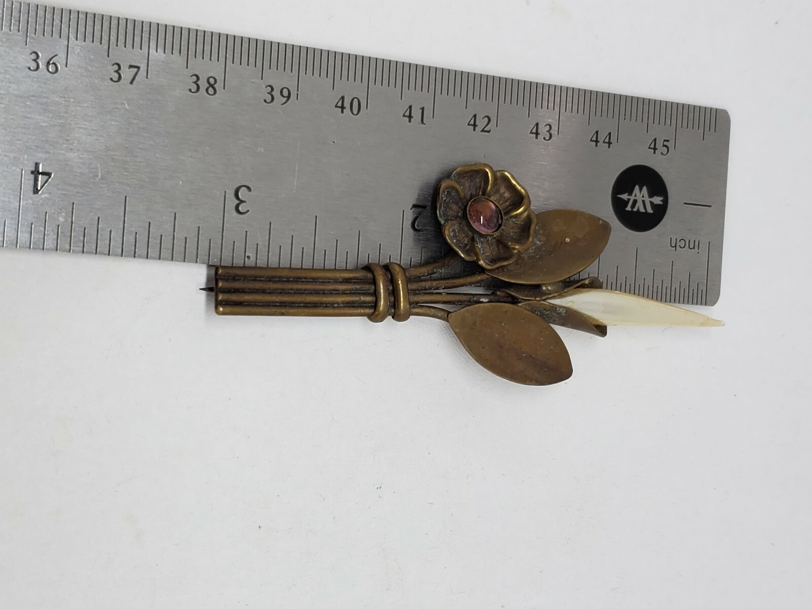 Broche Ancienne Fleur Blanche – Relief Cabochon De Verre – Référence 4858