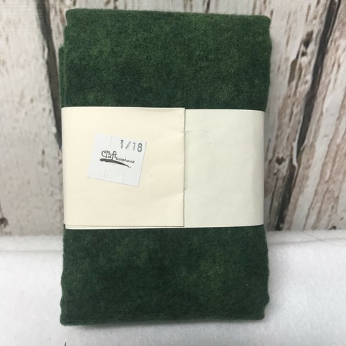 Fat Quarter Fabric 20 x 18 piece Flannel cotton Green Quilting - Picture 2 of 3