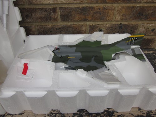 Colección Armadura 1:48 ART 98078 F4 Phantom Wild Weasel Fuerza Aérea de los Estados Unidos COMO NUEVA EN CAJA - Imagen 2 de 12