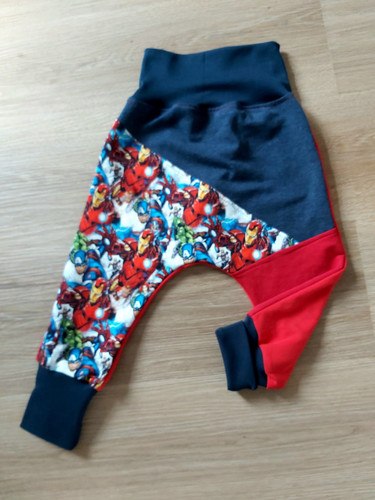 Mitwachs-Hose,rot/blau,Sweat,neu,Gr.92-104,längere Bündchen,Kita,für Marvel-Fan - Bild 1 von 1
