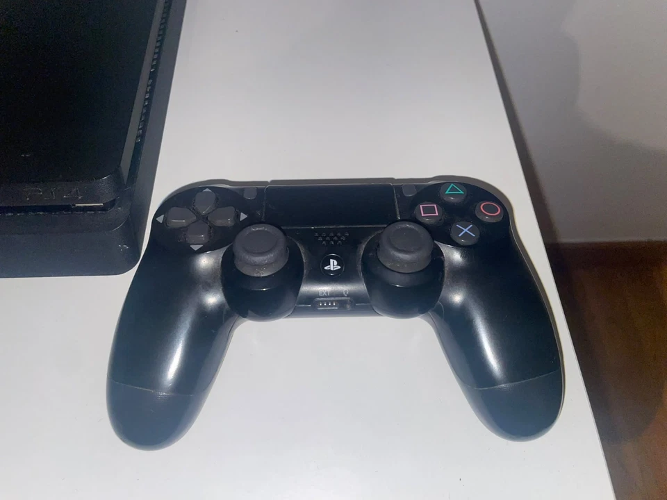 Sony PlayStation 4 Slim, foto 2 de 5