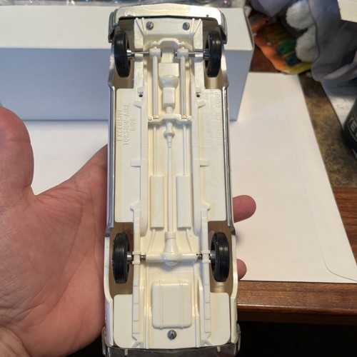 1959 Chrysler New Yorker Plastic Promo Model By Johan 1/25 Scale White / Red - Picture 8 of 12