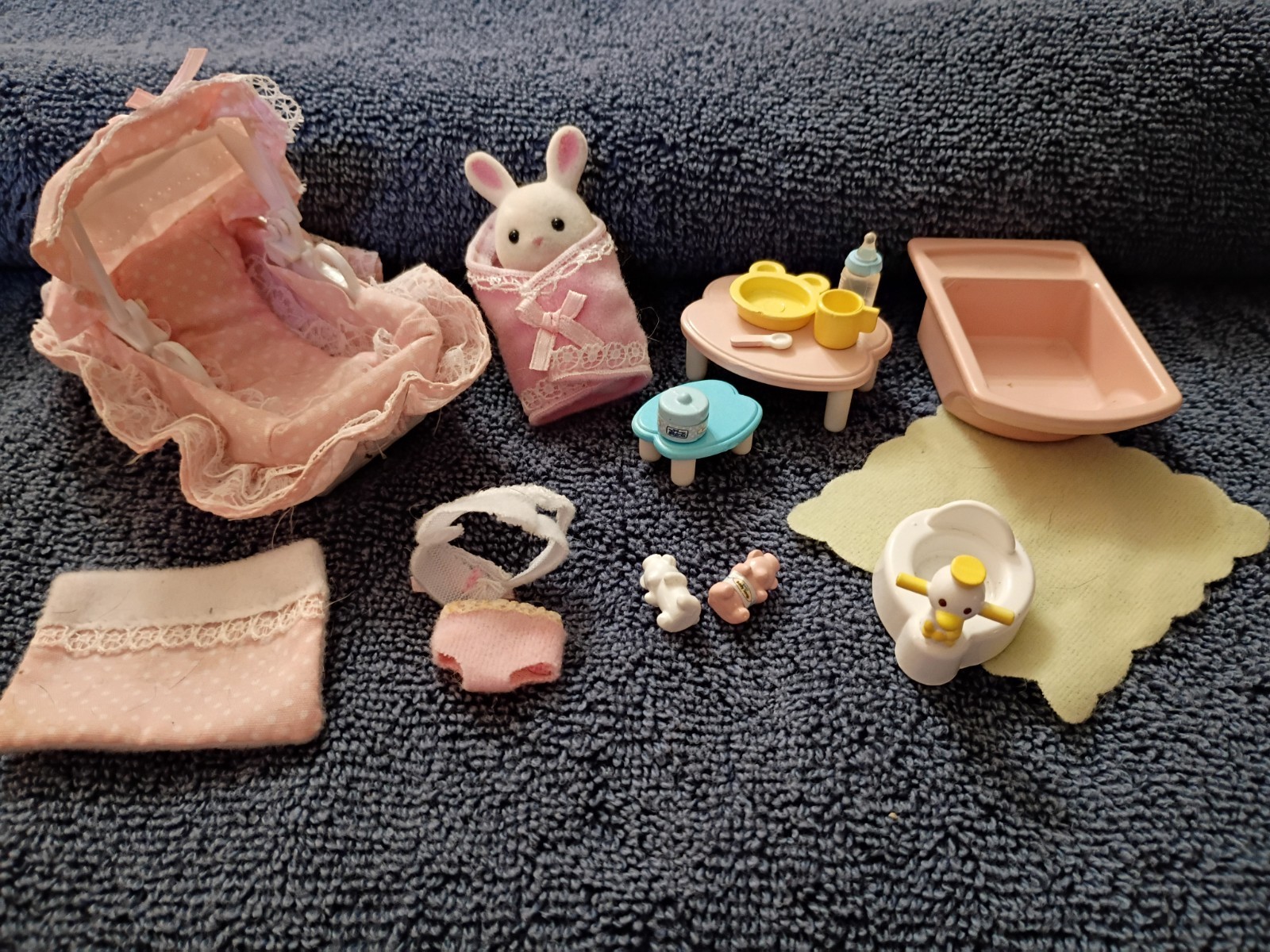 Calico Critters Sophie's Love'n Care Sophie Nursery Sylvanian Families *Read