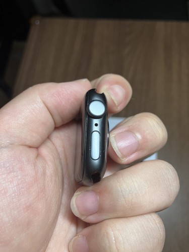 Apple Watch SE (1st Gen) 40mm Grey Aluminum Navy Rubber Sport Bands - Photo 4 sur 15