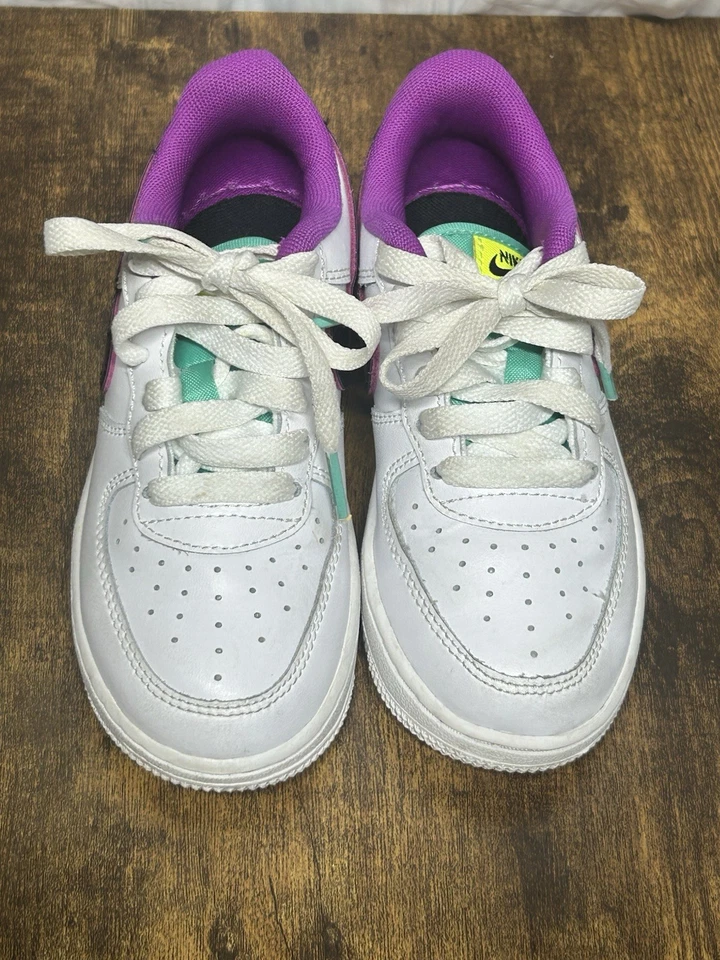 [DX3933-100] Talla 11.5C Juvenil Niño Nike AIR FORCE 1 LOW '07 LV8 GS Púrpura Foto 3 de 4