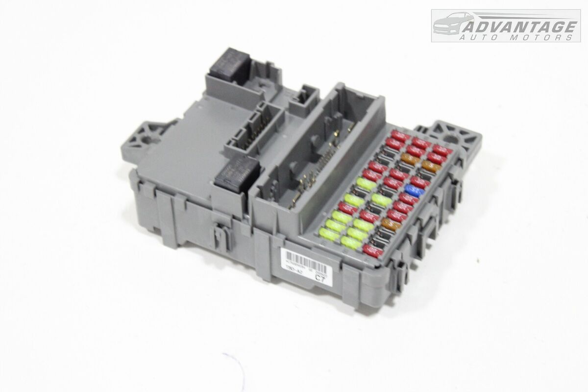 2016-2020 HONDA CIVIC CABIN LEFT DRIVER SIDE FUSE RELAY BOX 2016-2020 HONDA CIVIC CABIN LEFT DRIVER SIDE FUSE RELAY BOX