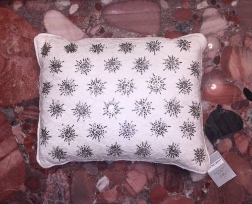 Neu mit Etikett Kim Seybert Neiman Marcus Silber Elfenbein Ösen Perlen Überwurf Kissen 12x16" - Bild 8 von 10