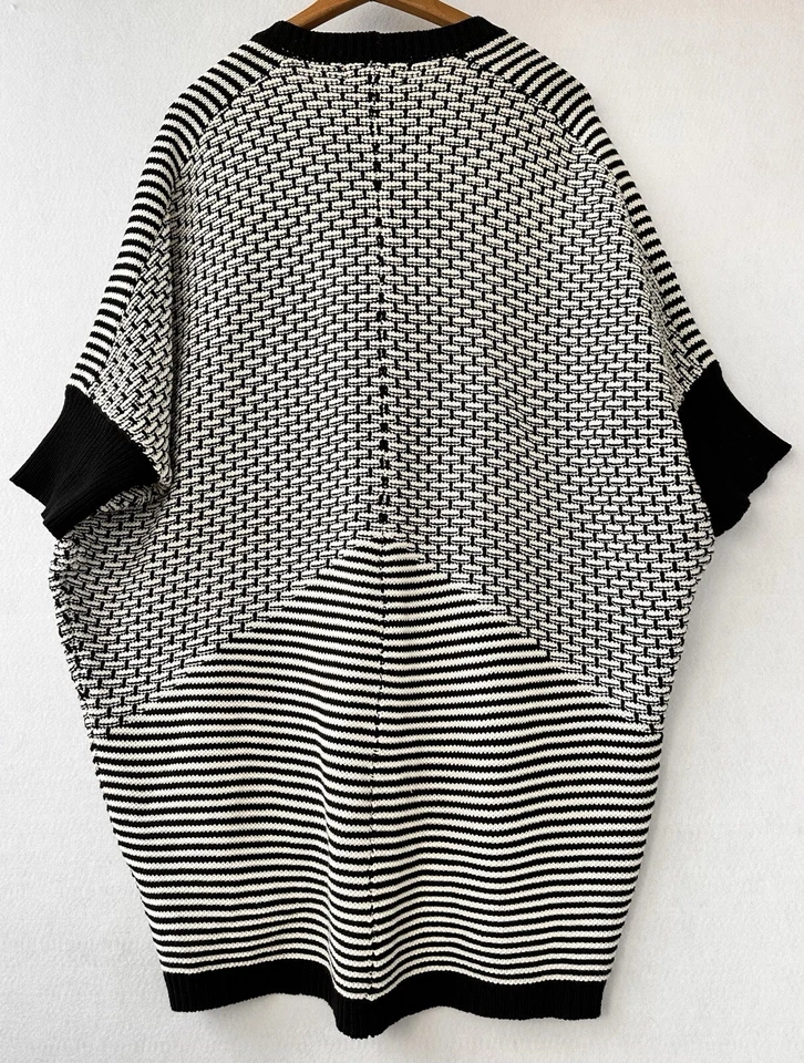 Cárdigan Suéter Carrera Cápsula Negro Blanco Cierre Hebilla Largo Grande De Gran Tamaño Foto 2 de 4