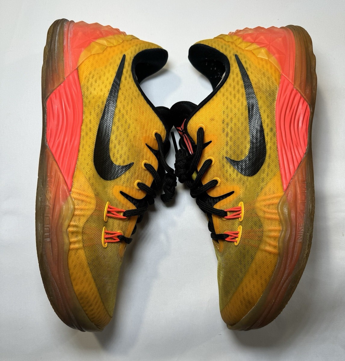 シューズ(男性用) NIKE ZOOM KOBE V NIKE ZOOM KOBE BRYANT VENOMENON 5. UNIVERSITY GOLD/BLACK