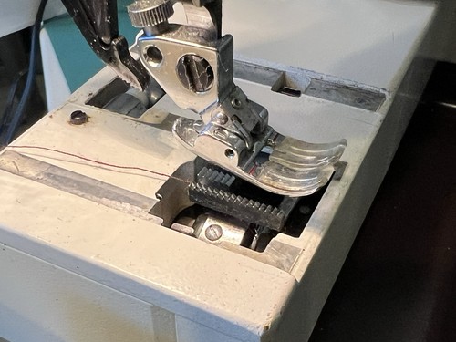 RARE Pfaff Creative 1471 Sewing Machine POWERS ON UNTESTED SOLD AS IS GERMANY - Picture 21 of 24