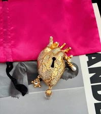 Schiaparelli High-end catwalk model full diamond artistic heart brooch