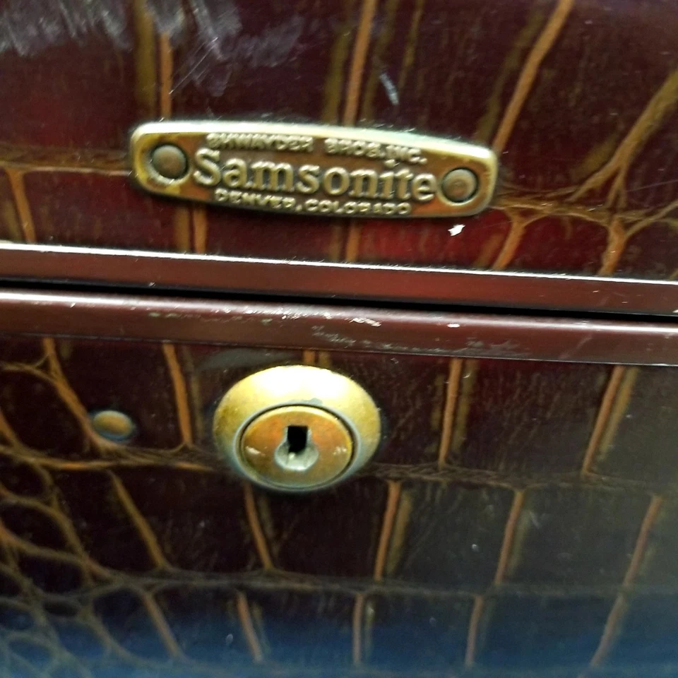 Vintage Samsonite Shwayder Bros. Estojo de Trem de Crocodilo Falso Bagagem de Higiene Pessoal - Imagem 2 de 4