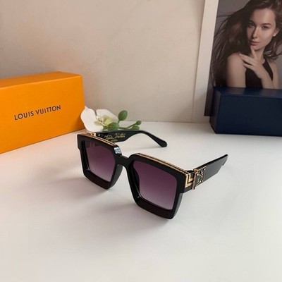 Louis Vuitton Sunglasses Women Black Square Gold Luxury  display picture 1