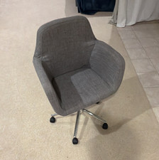 Gray Fabric Upholstered Swivel Office/Desk Chair w/ Chrome Base Casters