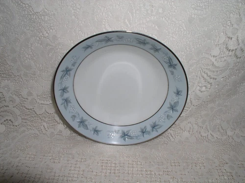 Noritake Japan 6844 Bluecourt Fruit Berry Dessert Bowl 5-1/2" Ex Cond