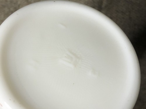 Vintage Hazel Atlas Mid Century Milk Glass Red Spaghetti Swirl String Bottle - Picture 5 of 5