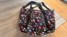 Borsa da viaggio donna Betsy Johnson grande palestra fiori/prezzo consigliato 49 £ Natali aprile