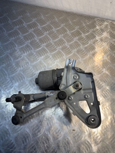 Windshield wiper linkage and motor