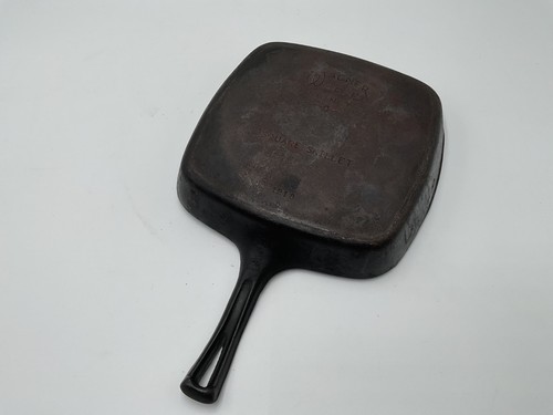 Original WAGNER WARE Sidney-O- Cast Iron Square Skillet #1218D Thumb Rest . - Picture 3 of 6