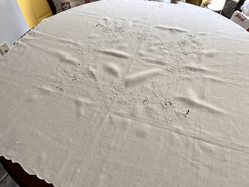 Pretty Bright White Linen Embroidered Tablecloth Cutwork 40x42.5 - Picture 2 of 6