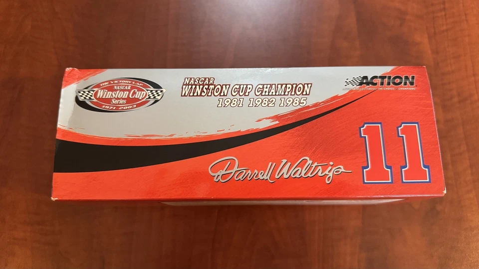 Chevy Monte Carlo 2003 firmado 1:24 Darrell Waltrip #11 The Victory Lap/3X Champ Foto 3 de 4