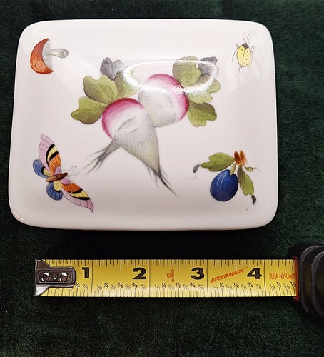 RARE Vtg Herend Hand Painted Porcelain Veggie & Bugs Footed Trinket Box -Hungary - Picture 7 of 10