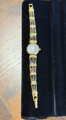 Suizo Quartz Gold Tone Women's Watch W/Crystals, New Battery. Excellent Cond.