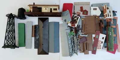 HO 1/87 Scale City Industrial Buildings Tower Ramps Parts Repair 5 Pound Lot Vtg