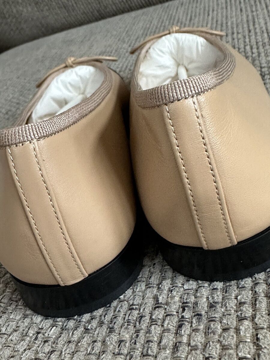 size 37EU NIB CHANEL 24C Beige Lamb & Grosgrain BlacK Cap size 37EU NIB CHANEL 24C Beige Lamb & Grosgrain BlacK Cap
