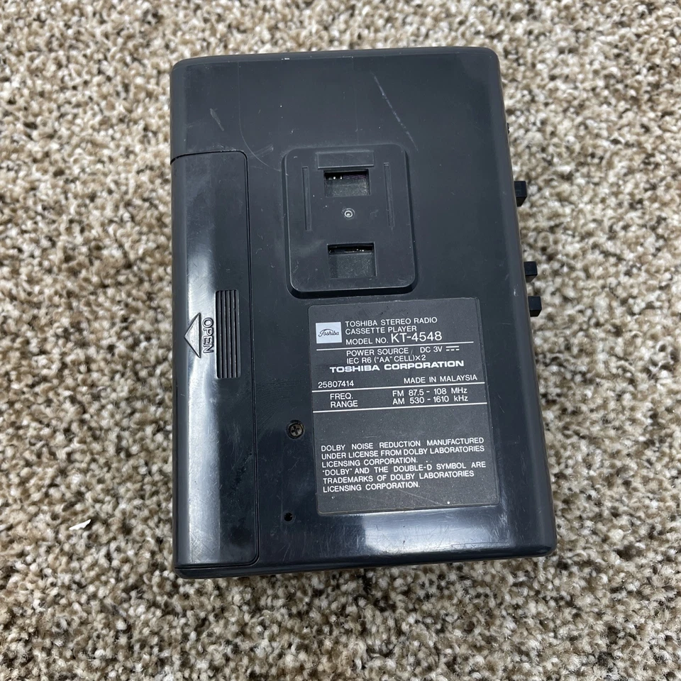 Walkman toca-fitas cassete pessoal Toshiba KT-4548 para peças - Imagem 2 de 4